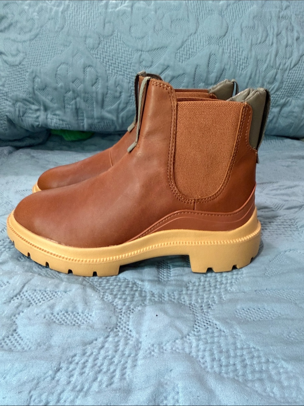 OluKai HeHi Boots Ankle Shoes Leather Women’s Brown with Chunky Tan Sole - Picture 5 of 6